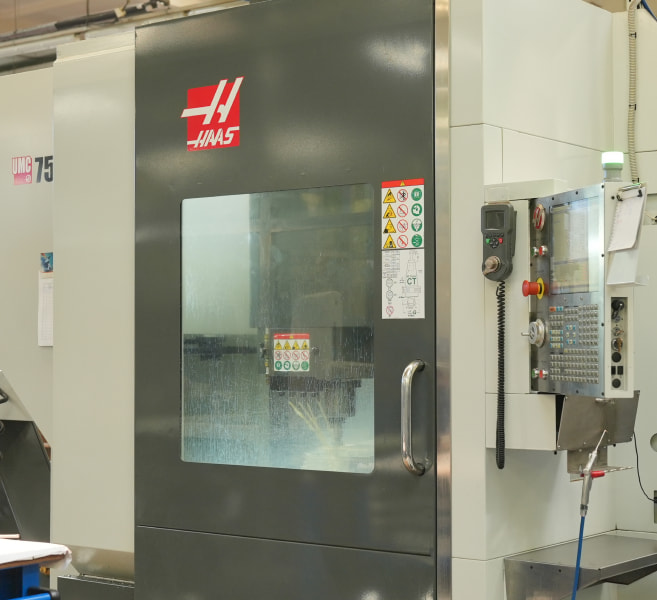 HAAS UMC-750SS — 5-осевой обрабатывающий центр
