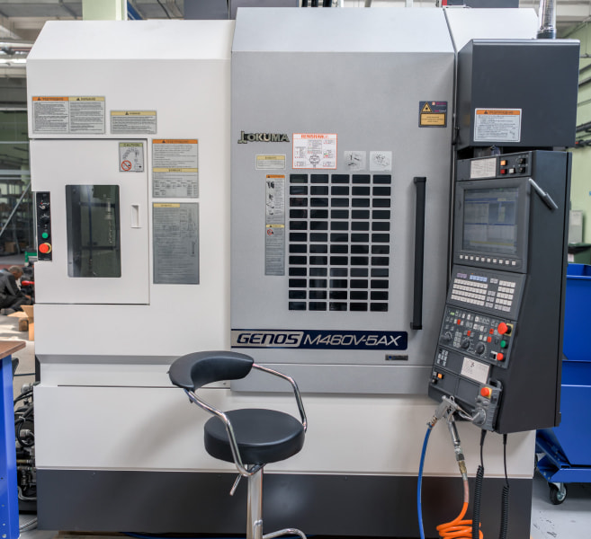 OKUMA Genos M460V-5AX — 5-осевой обрабатывающий центр
